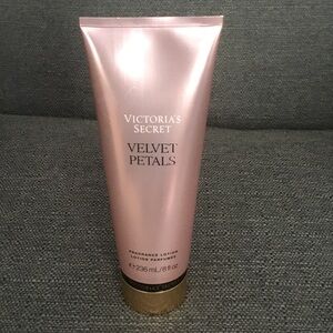 Victoria's Secret Velvet Petals Fragrance Lotion New